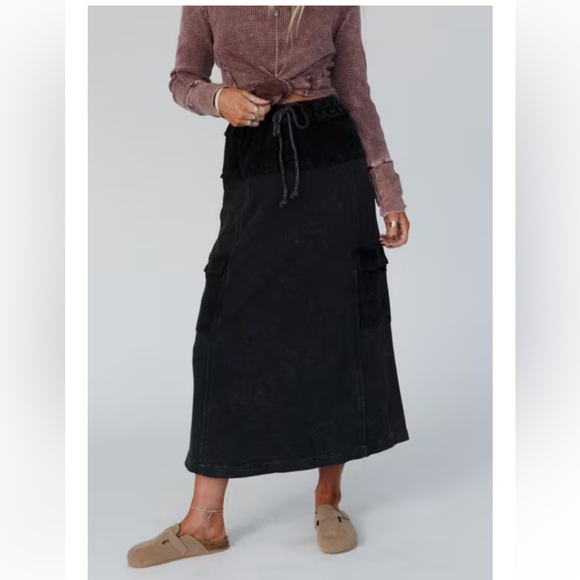 THE SŌLEIL SKIRT NWT Boutique - Picture 4 of 8